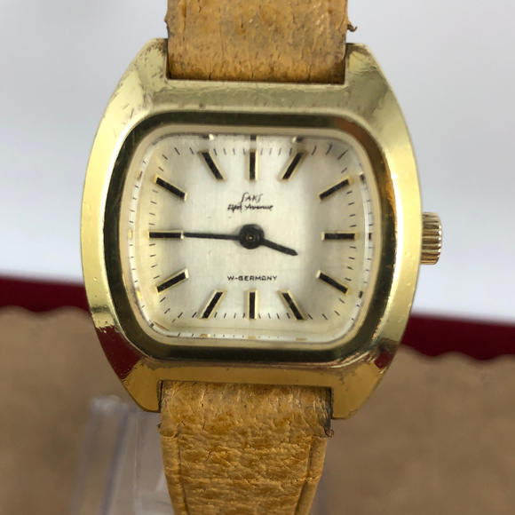 SAKS FIFTH AVENUE DISCU Watch Gold Plate Tan Strap